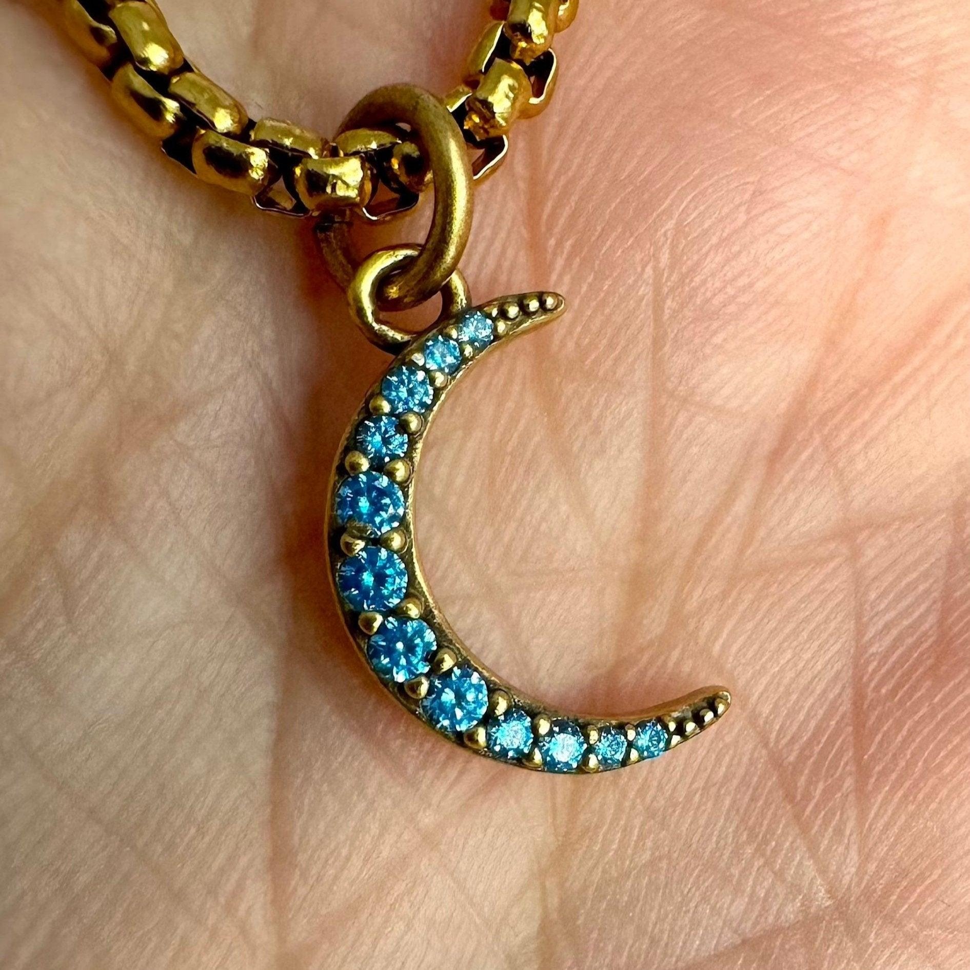 BLUE MOON NECKLACE - nctrnl